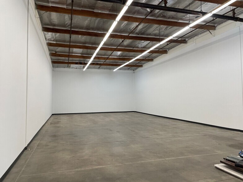 More Photos Of 12628 Raymer St, North Hollywood Warehouse For Lease