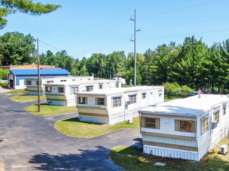 More Photos Of 6100 M-68 Hwy, Indian River Hotel For Sale