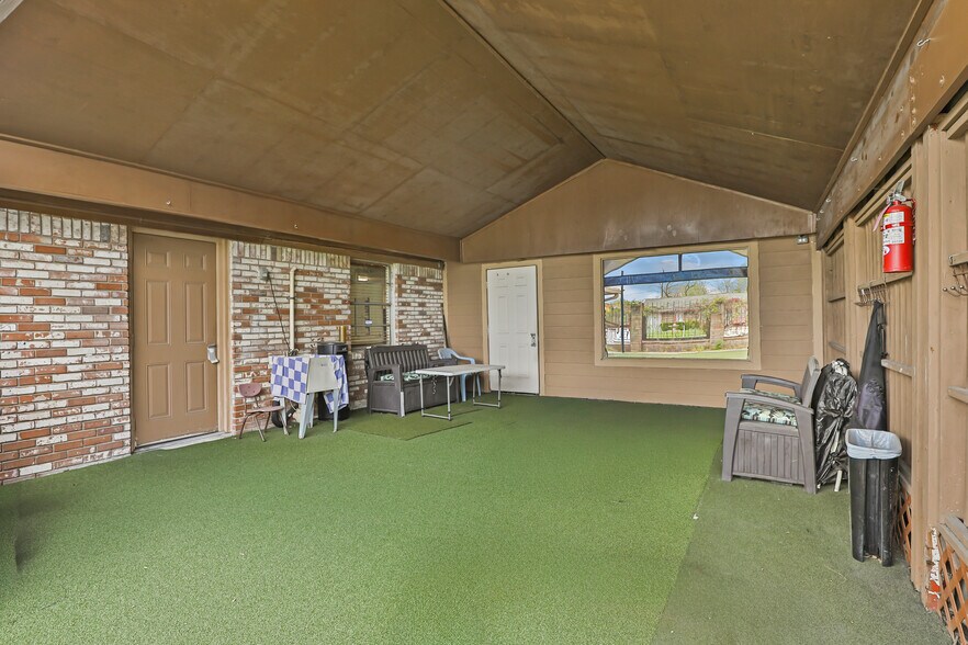 More Photos Of 827 Casey St, Channelview Flex For Sale