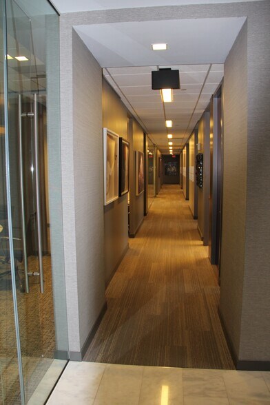 More Photos Of 100 N Tampa St, Tampa Office For Lease