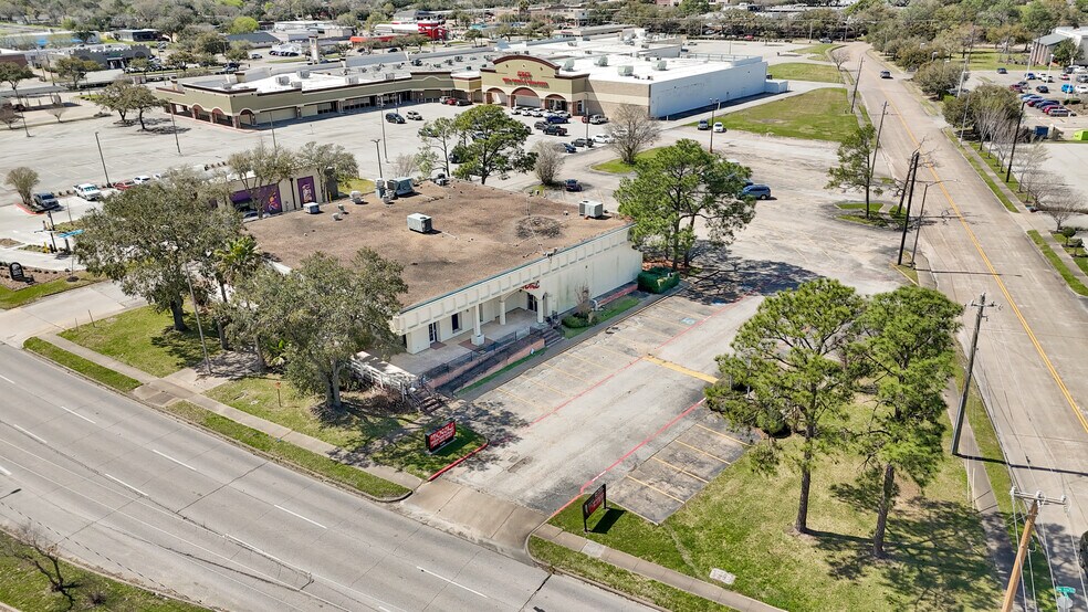 More Photos Of 1055 Bay Area Blvd, Houston Restaurant For Sale