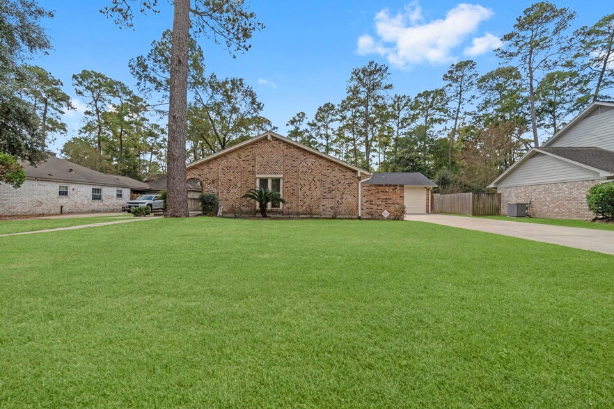 Primary Photo Of 1930 River Falls Dr, Kingwood Assisted Living For Sale