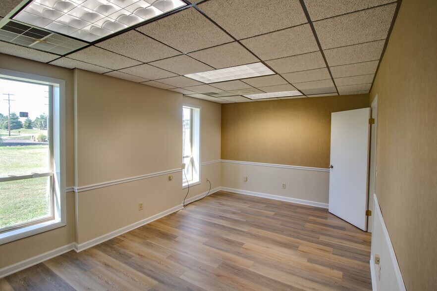 More Photos Of 202 W Main St, Glen Carbon General Retail For Sale