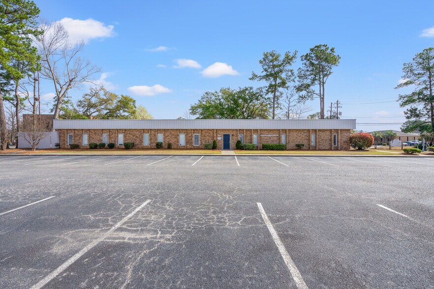 Primary Photo Of 7510 N Forest Dr, North Charleston Office For Sale