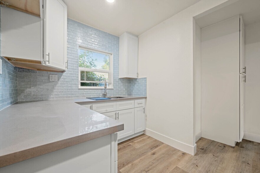 More Photos Of 1647 W 12th Pl, Los Angeles Apartments For Sale