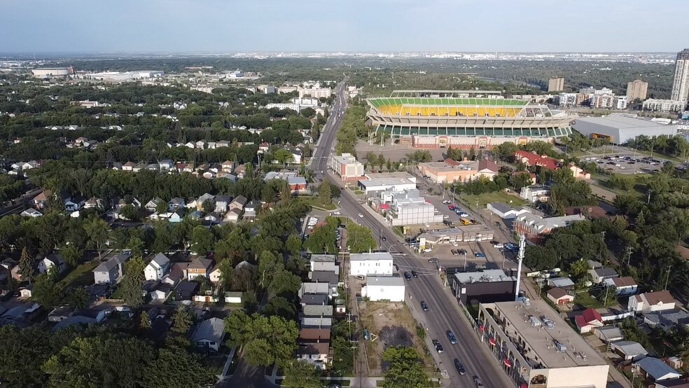 More Photos Of 9210 111th Ave NW, Edmonton Storefront For Sale