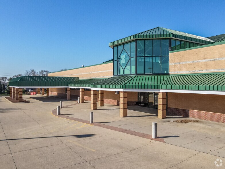 More Photos Of 5440 NW 86th St, Johnston Supermarket For Lease