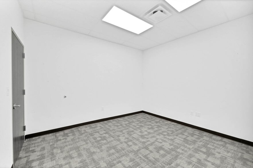 More Photos Of 12280 Broadway St, Pearland Office For Sale