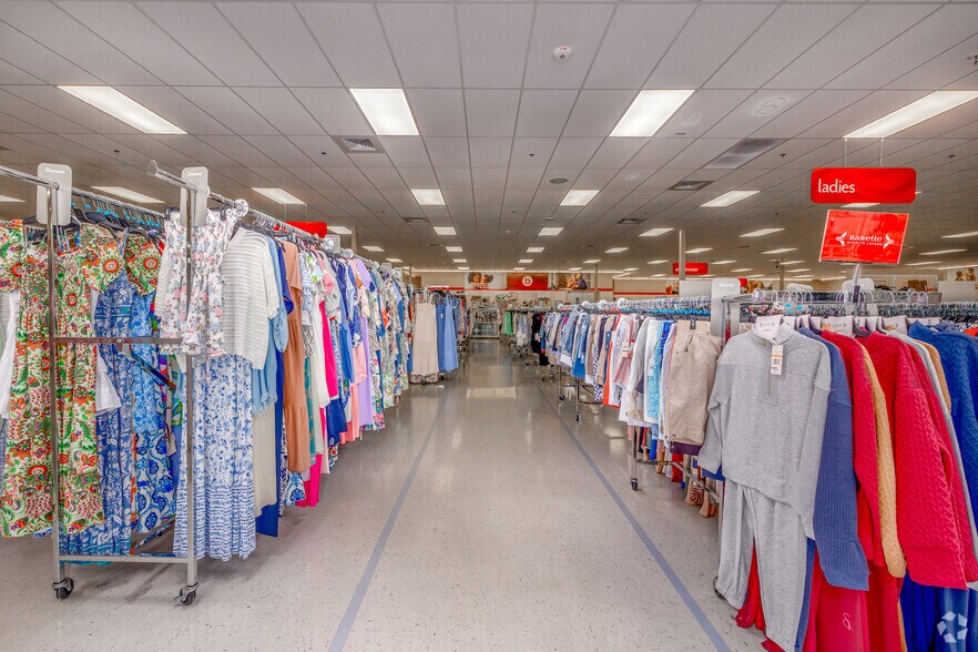 More Photos Of 1000 W Gentry Ave, Checotah General Retail For Sale
