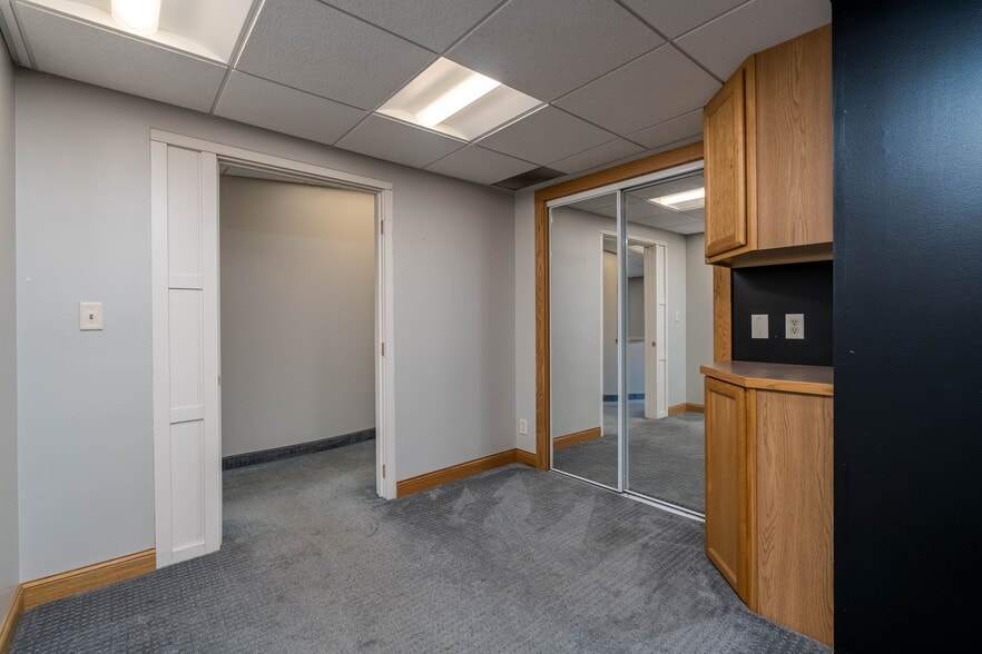 More Photos Of 110 S Broad St, Mankato Office For Lease