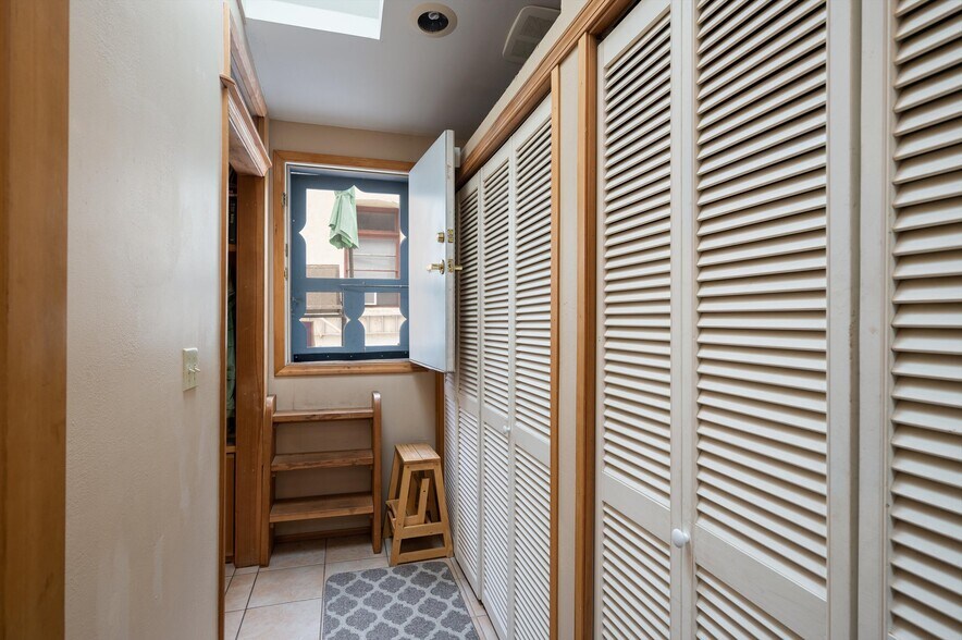 More Photos Of 1324 Commercial, Bellingham General Retail For Sale