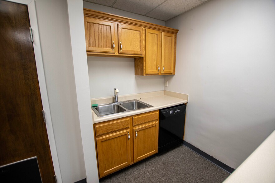 More Photos Of 17235 Bel-Ray Pl, Belton Office For Lease