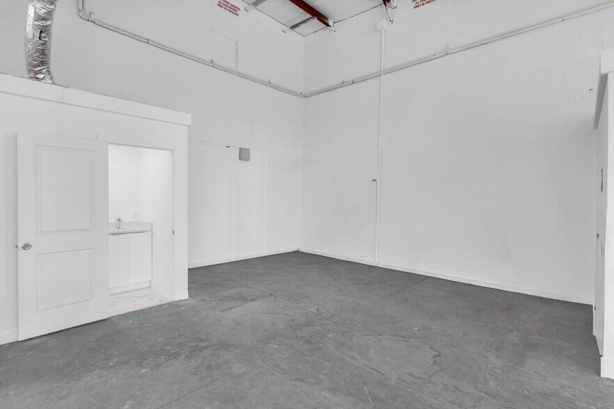 More Photos Of 3435 Enterprise Ave, Naples Warehouse For Sale