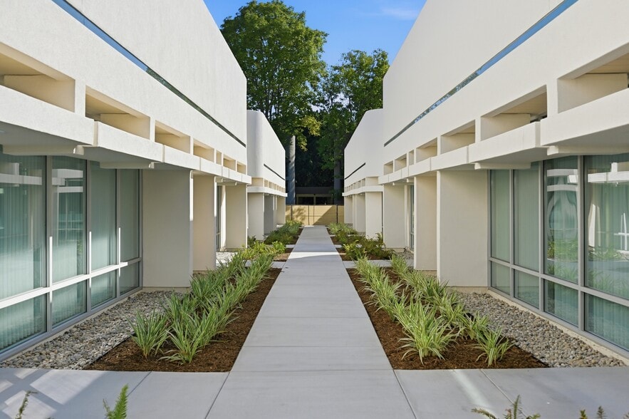 More Photos Of 1371 Warner Ave, Tustin Unknown For Lease