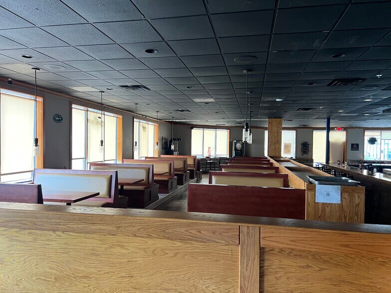 More Photos Of 1900-1940 E County Road D, Saint Paul Unknown For Lease