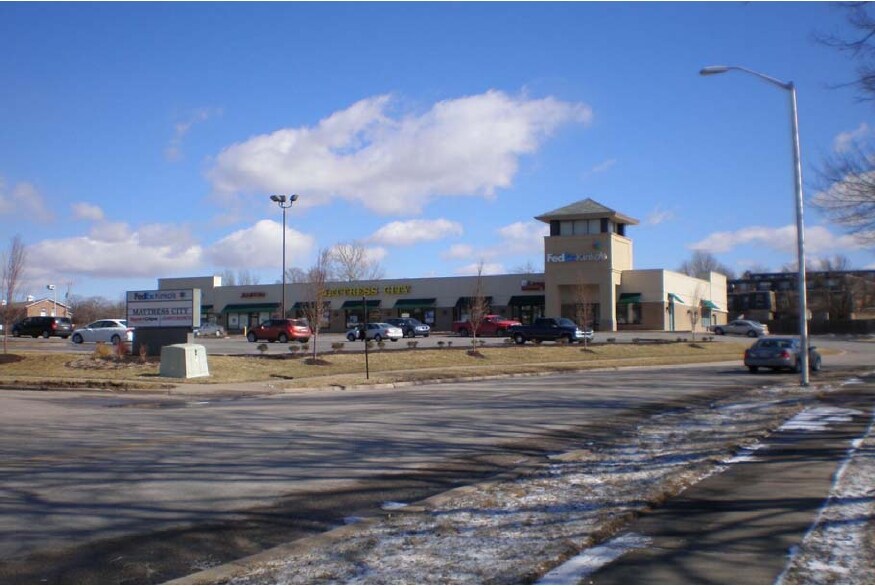 More Photos Of 8815-8829 Metcalf Ave, Overland Park Unknown For Lease