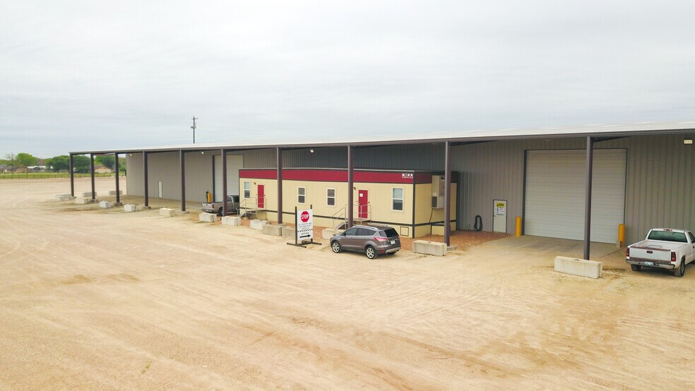 More Photos Of 236 Industrial Park Dr, Victoria Warehouse For Lease