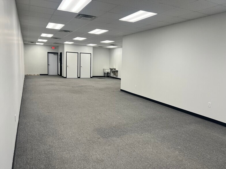 More Photos Of 5020 Beltline Ave NE, Grand Rapids Office Residential For Lease