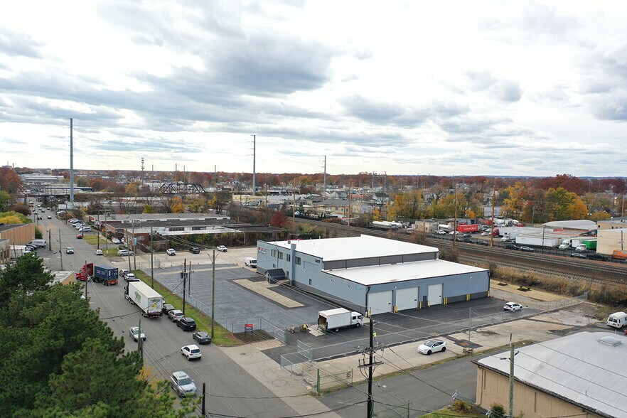 More Photos Of 1401 E Linden Ave, Linden Warehouse For Lease