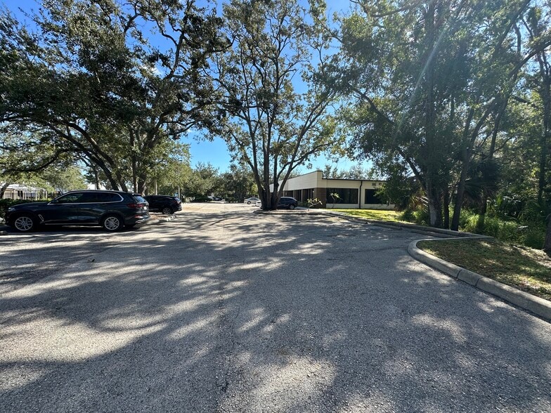 More Photos Of 5620 W Sligh Ave, Tampa Office For Sale