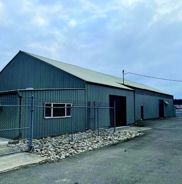 More Photos Of 2990 Portland Rd NE, Salem Warehouse For Lease