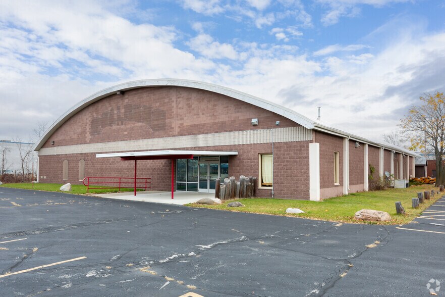 Primary Photo Of 5200 S Pennsylvania Ave, Cudahy Skating Rink For Lease