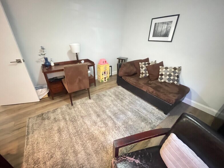 More Photos Of 11045 71st Rd, Forest Hills Apartments For Sale
