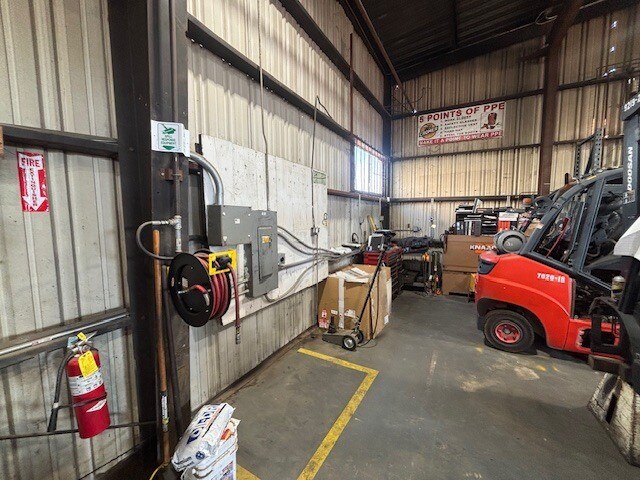 More Photos Of 1813 Moffat Blvd, Manteca Warehouse For Lease