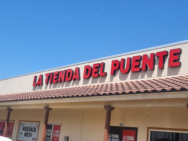 More Photos Of 800 S International Blvd, Hidalgo Freestanding For Lease