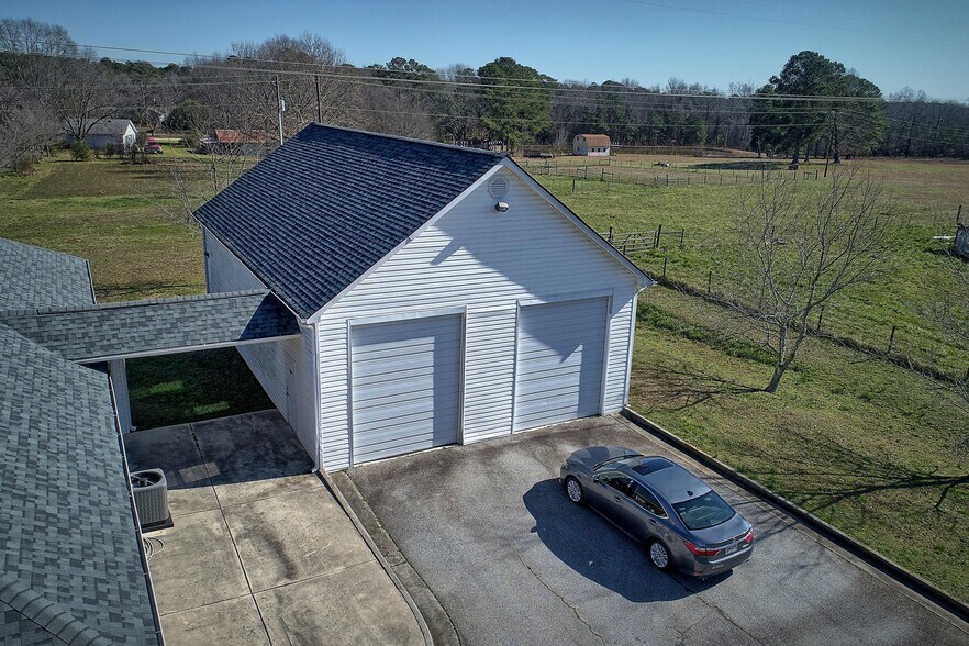 More Photos Of 3175 Highway 81 W, Hampton Storefront Retail Office For Sale