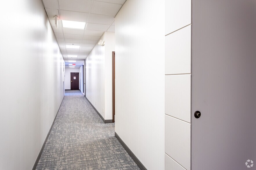 More Photos Of 10805 Sunset Office Dr, Sunset Hills Office For Lease