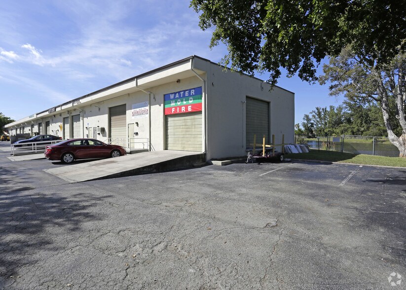 More Photos Of 2261-2299 NE 164th St, Aventura Warehouse For Lease