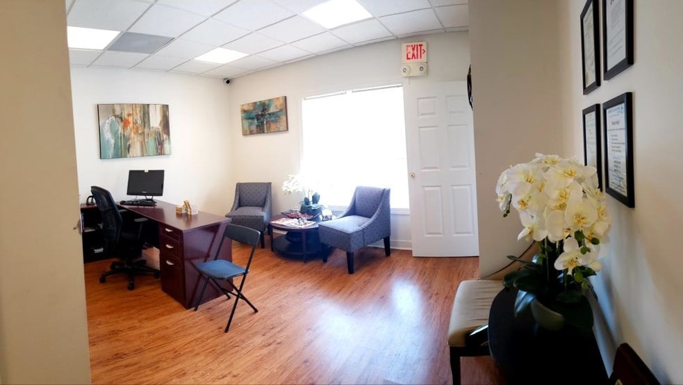 More Photos Of 8052 Elm Dr, Mechanicsville Office For Lease