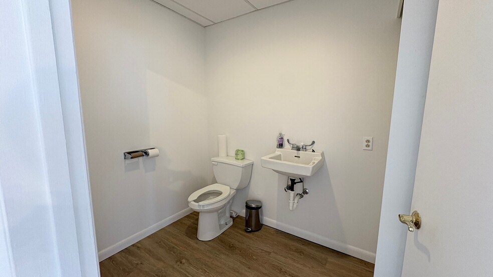 More Photos Of 203 Warren St, Hudson Storefront Retail Office For Lease