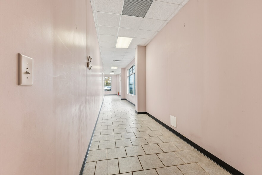 More Photos Of 45 Old Peachtree Rd NE, Suwanee General Retail For Lease