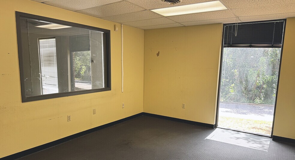 More Photos Of 3955-3979 Deep Rock Rd, Richmond Light Distribution For Lease