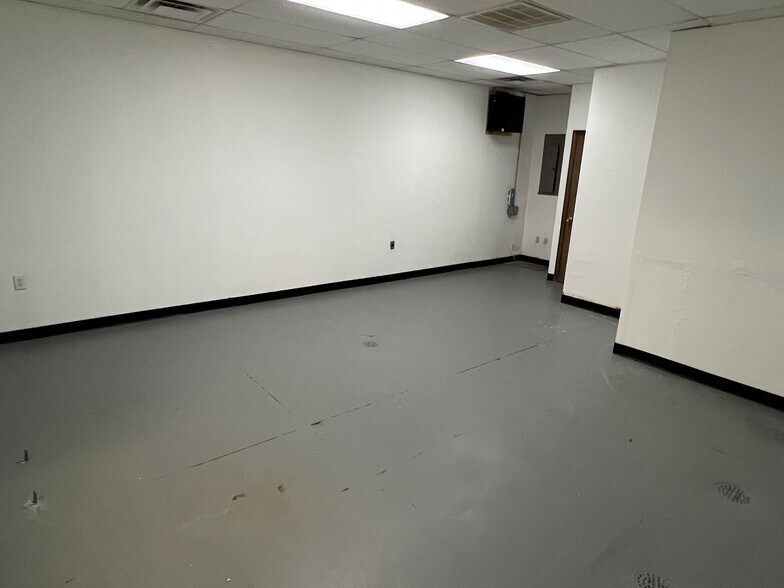 More Photos Of 1065-1067 36th Ave NW, Norman Freestanding For Lease