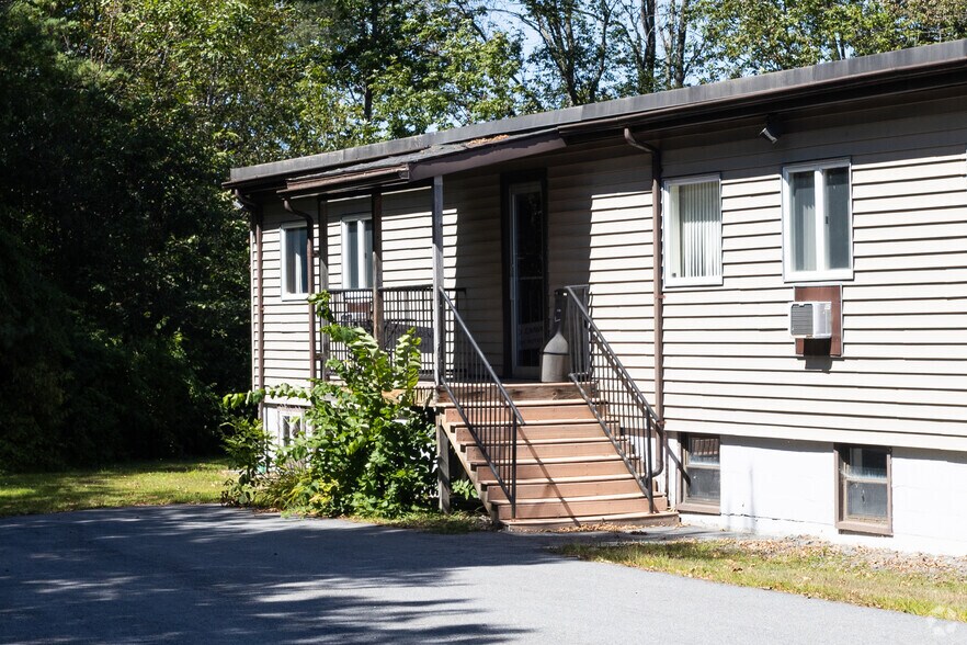 More Photos Of 587 Spring St, Westbrook Office For Sale