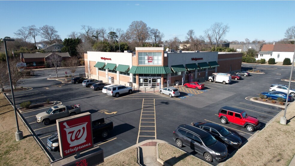 Primary Photo Of 18 College Ave, Elberton General Retail For Sale