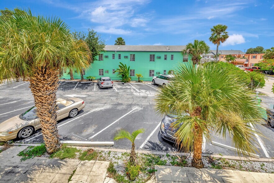 More Photos Of 320 N Federal Hwy, Lake Worth Hotel For Sale