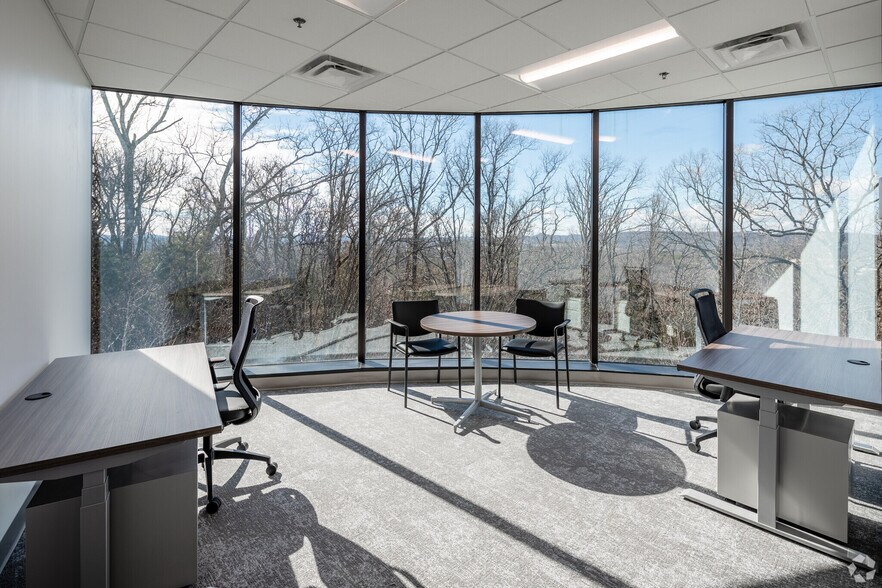 More Photos Of 214 Overlook Cir, Brentwood Office For Sale