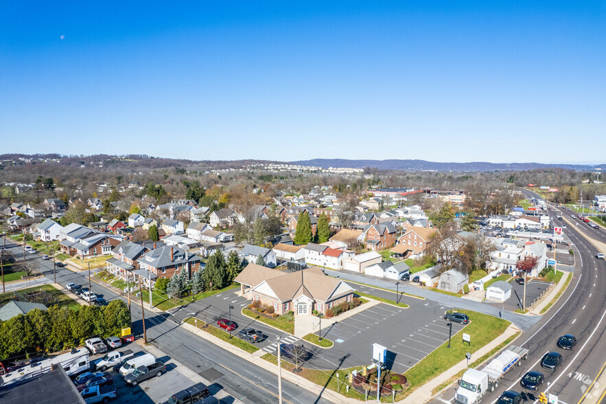 Primary Photo Of 317 E Landis St, Coopersburg Bank For Lease