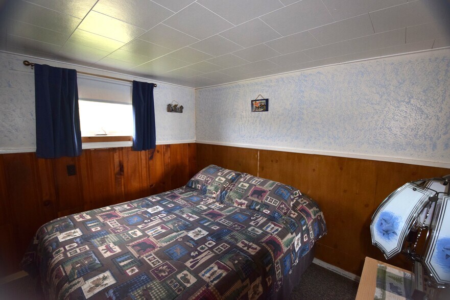 More Photos Of 109 Sinclair Rd, Sinclair Sports And Entertainment For Sale