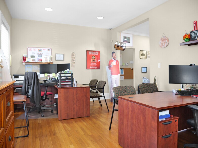 More Photos Of 2020 Aloma Ave, Winter Park Office Residential For Sale