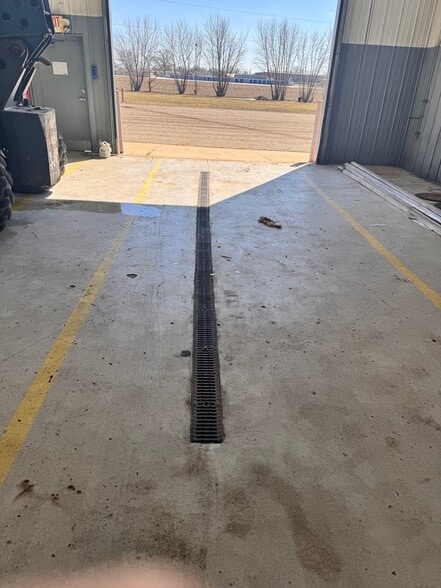 More Photos Of 440 E Backbone Rd, Princeton Warehouse For Sale