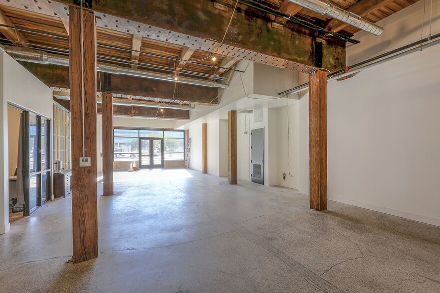 More Photos Of 1612 Grand Blvd, Kansas City Loft Creative Space For Lease
