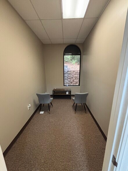 More Photos Of 108 Oak Park Dr, Irmo Office For Lease