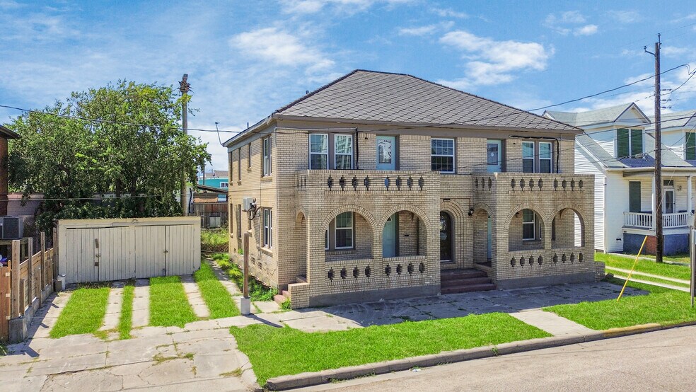Primary Photo Of 915 8th St, Galveston Apartments For Sale