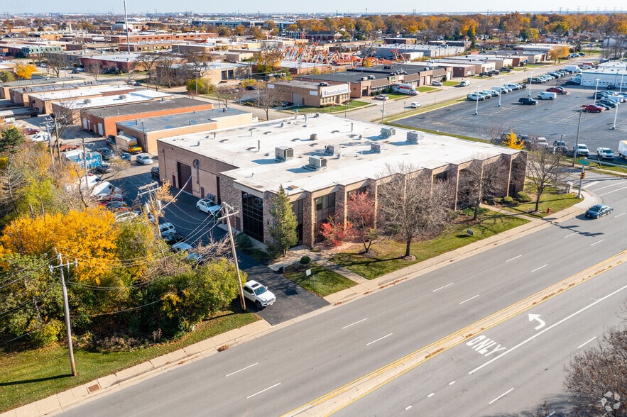 More Photos Of 225 N Arlington Heights Rd, Elk Grove Village Light Distribution For Lease