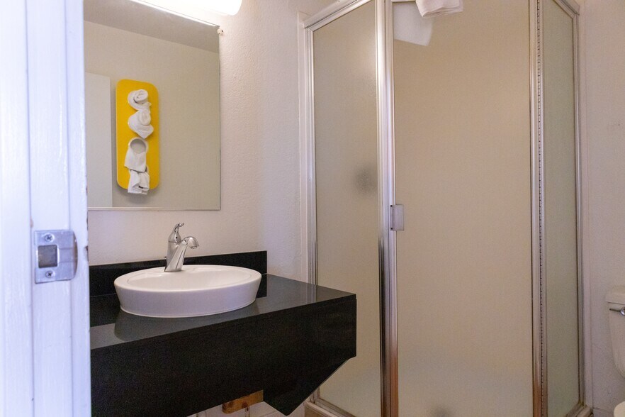 More Photos Of 2420 Commerce Rd, Goodland Hotel For Sale